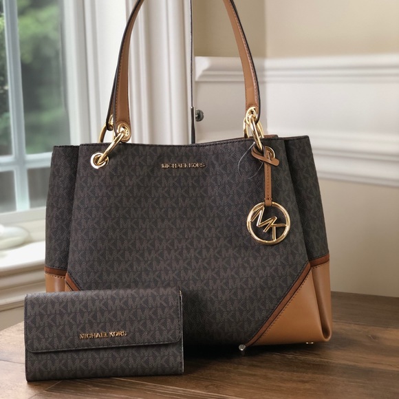 Michael Kors Handbags - NWT Michael Kors Signature Nicole handbag&wallet